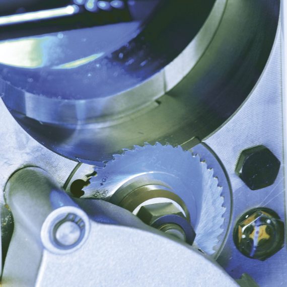 Plastic pipe cutting machine / beveling